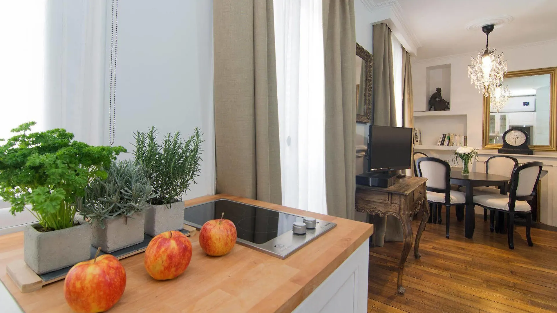 My Nest - Quartier Latin Мини-отель 2*